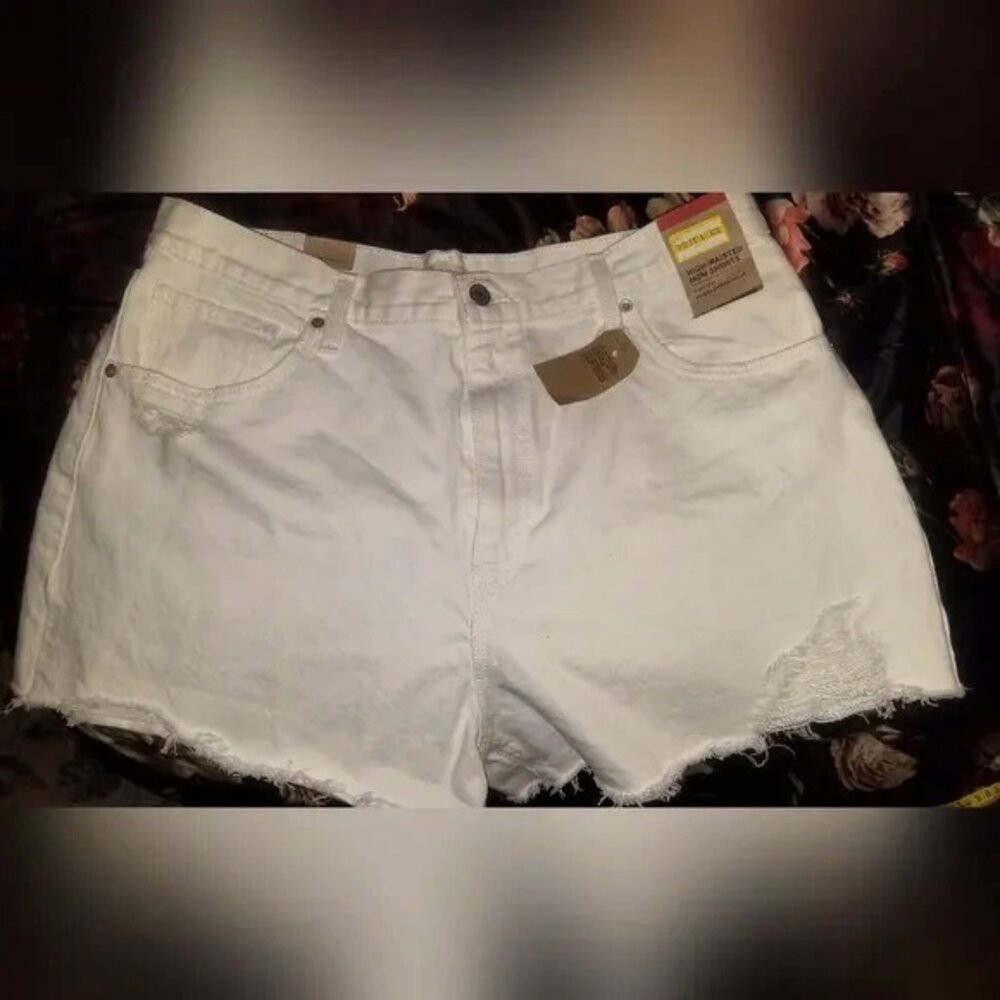 **SUMMER** Levi White Denim Mom Shorts